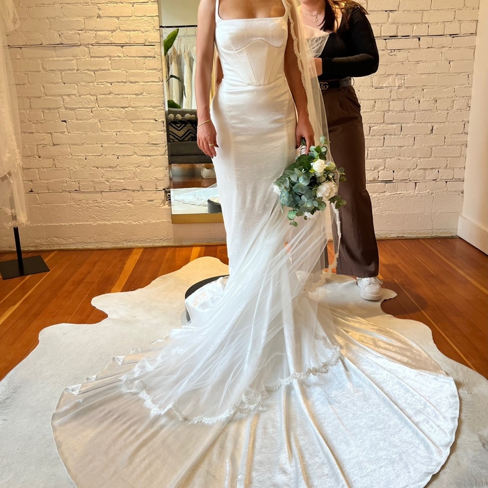 Alena Leena wedding dress